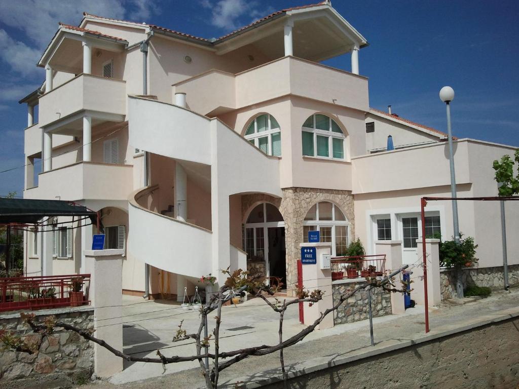Apartments Jakovcev Betina  Buitenkant foto