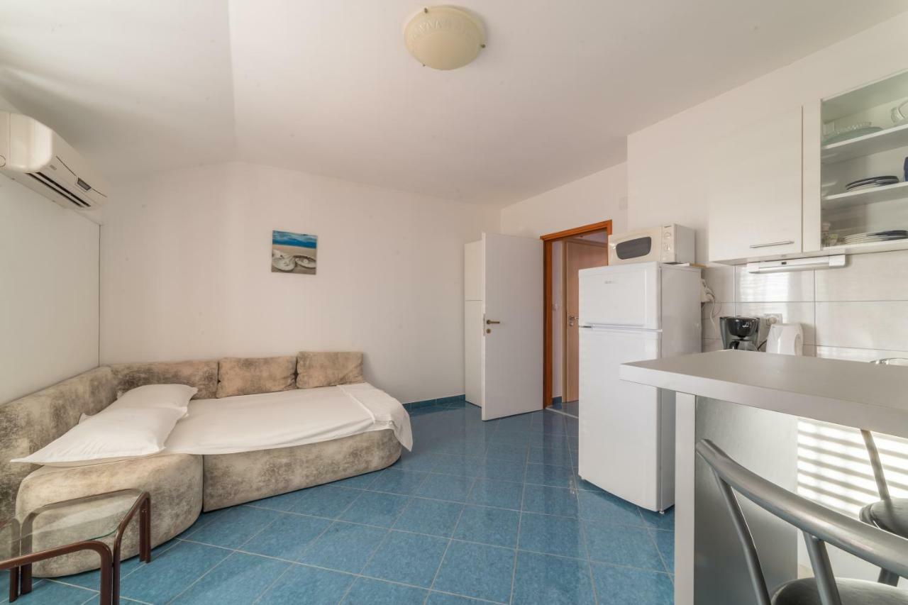 Apartments Jakovcev Betina  Buitenkant foto