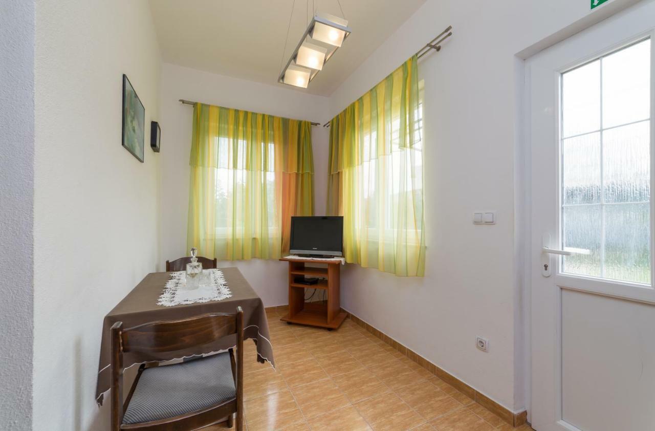 Apartments Jakovcev Betina  Buitenkant foto